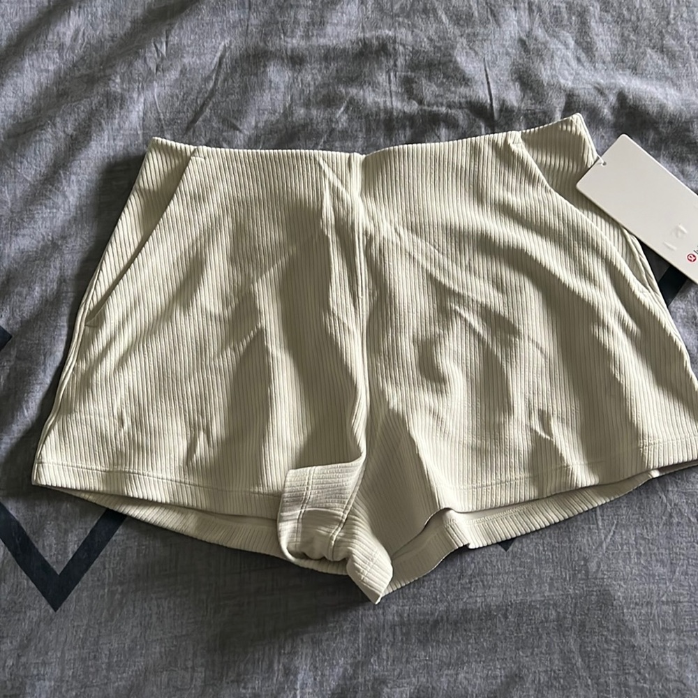 Lululemon ribbed softstreem HR short